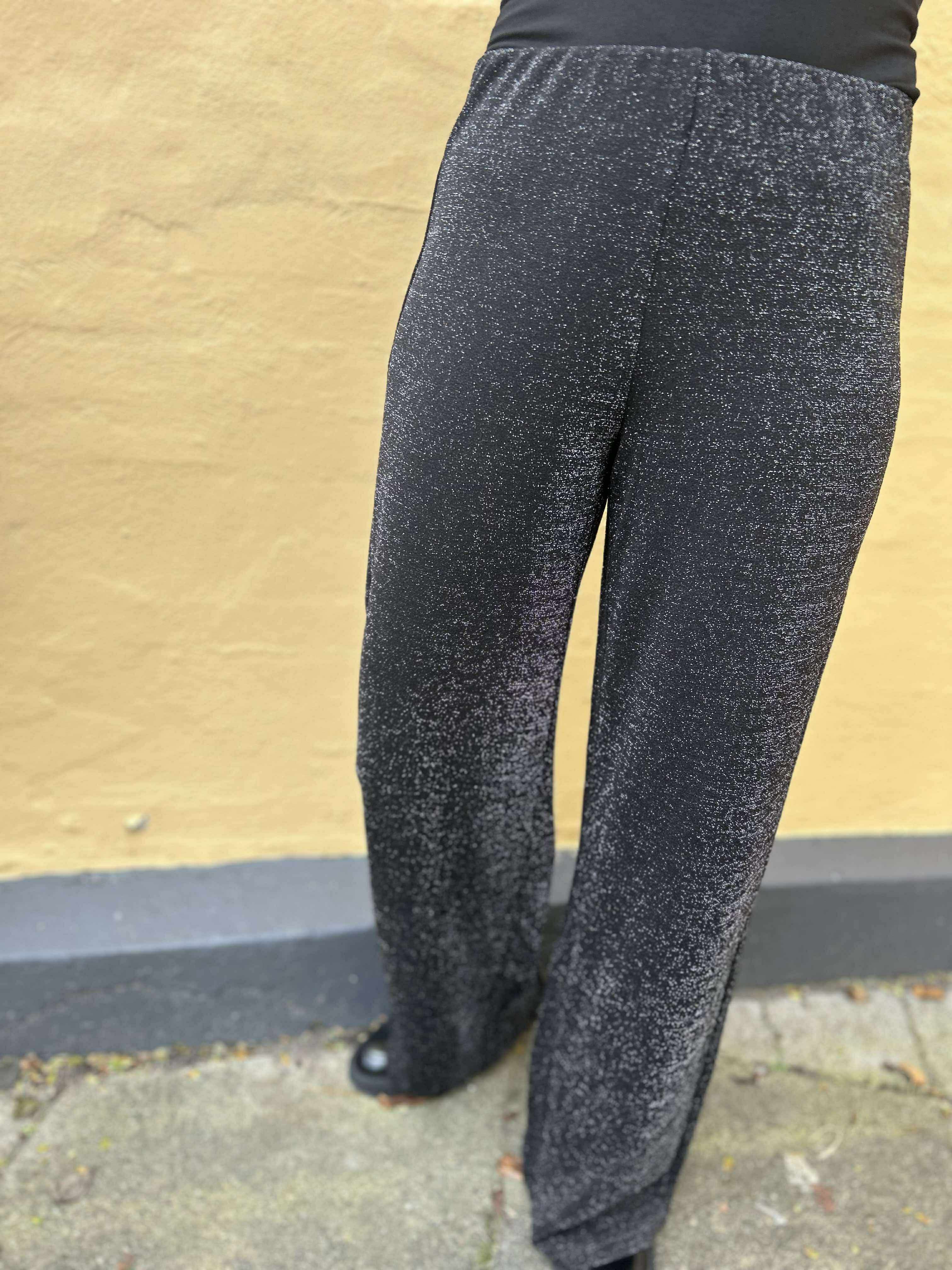 VMBERLIN Trousers - Black